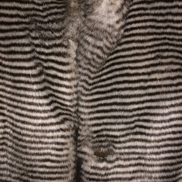 Beautiful ANGIE faux fur jacket 🧥 💕 - Picture 4 of 4